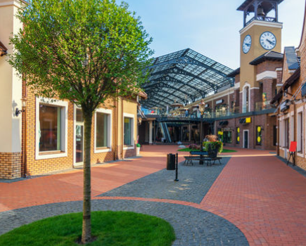 How Open-Air Retail Centers Thrive in the E-Commerce Age