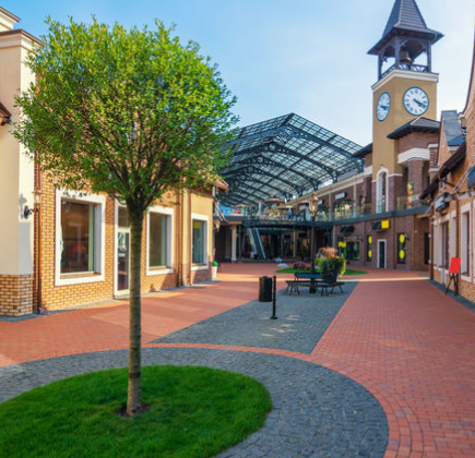 How Open-Air Retail Centers Thrive in the E-Commerce Age