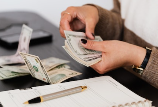 Breaking the Paycheque to Paycheque Cycle: A Practical Guide to Financial Freedom