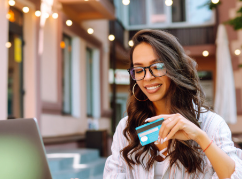 How to Manage Your Spending and Avoid Debt Pitfalls This Summer