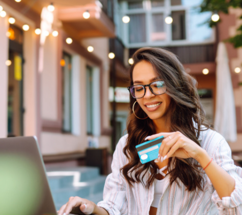 How to Manage Your Spending and Avoid Debt Pitfalls This Summer