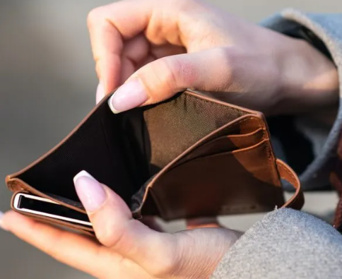 Why Daily Pay Won’t Solve Your Financial Problems
