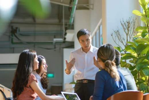 Investment Banking vs. Wealth Management: Exploring the Key Differences and Career Paths
