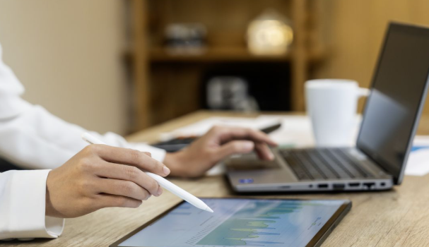 How to Build a Successful Career as a Portfolio Manager in 2024